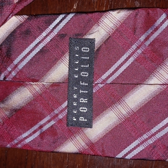 𝅺PERRY ELLIS Portfolio Cherry Striped Silk Tie - Picture 1 of 2
